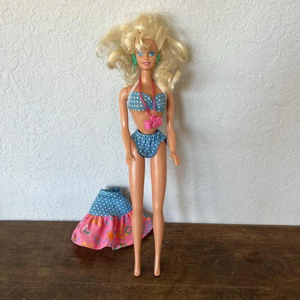 Vintage 1987‎ California Dream Barbie Outfit Camera Earrings